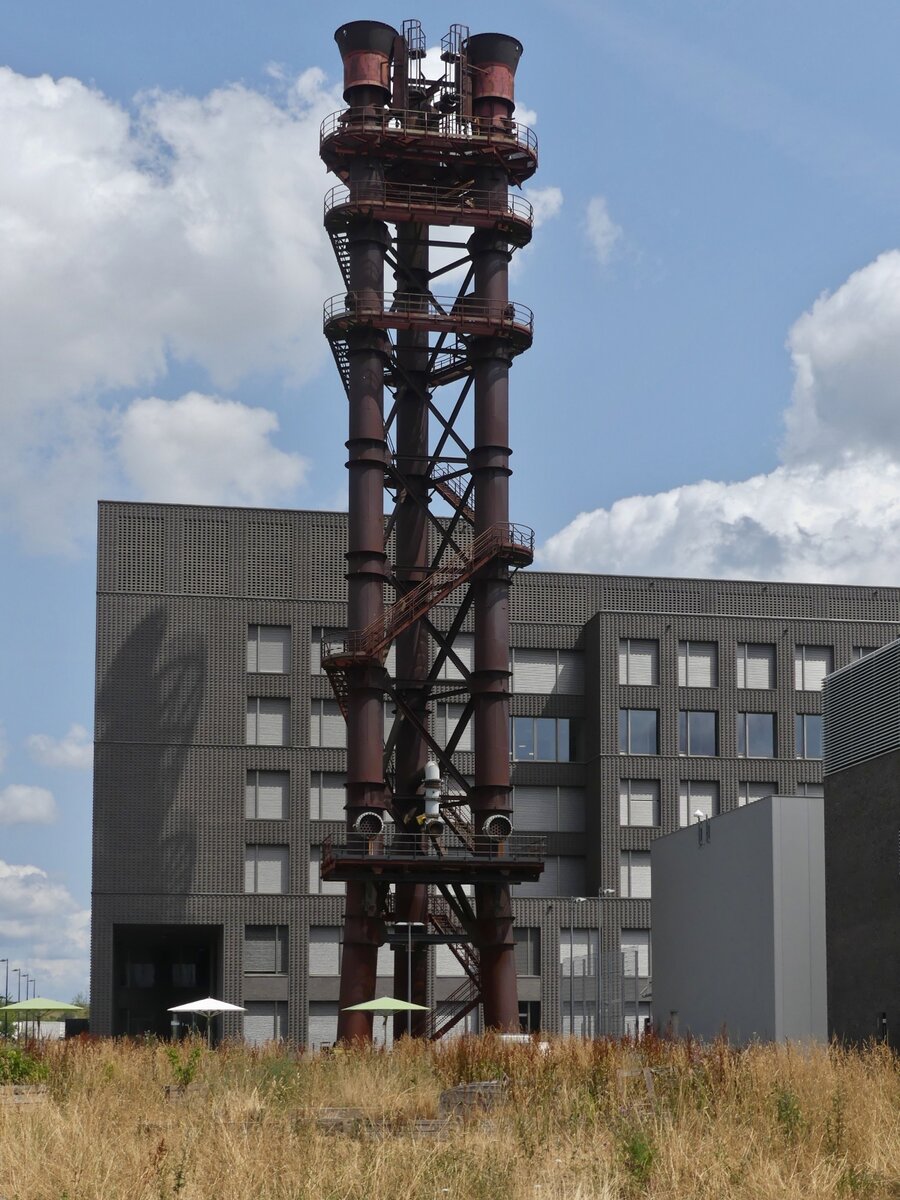 Ein Relikt aus frheren Zeiten, als auf dieser Flche des Campus Belval noch Hochfen in Betrieb waren, steht an der rue des Hauts-Furneaux (Strae der Hochfen). 10.07.2023