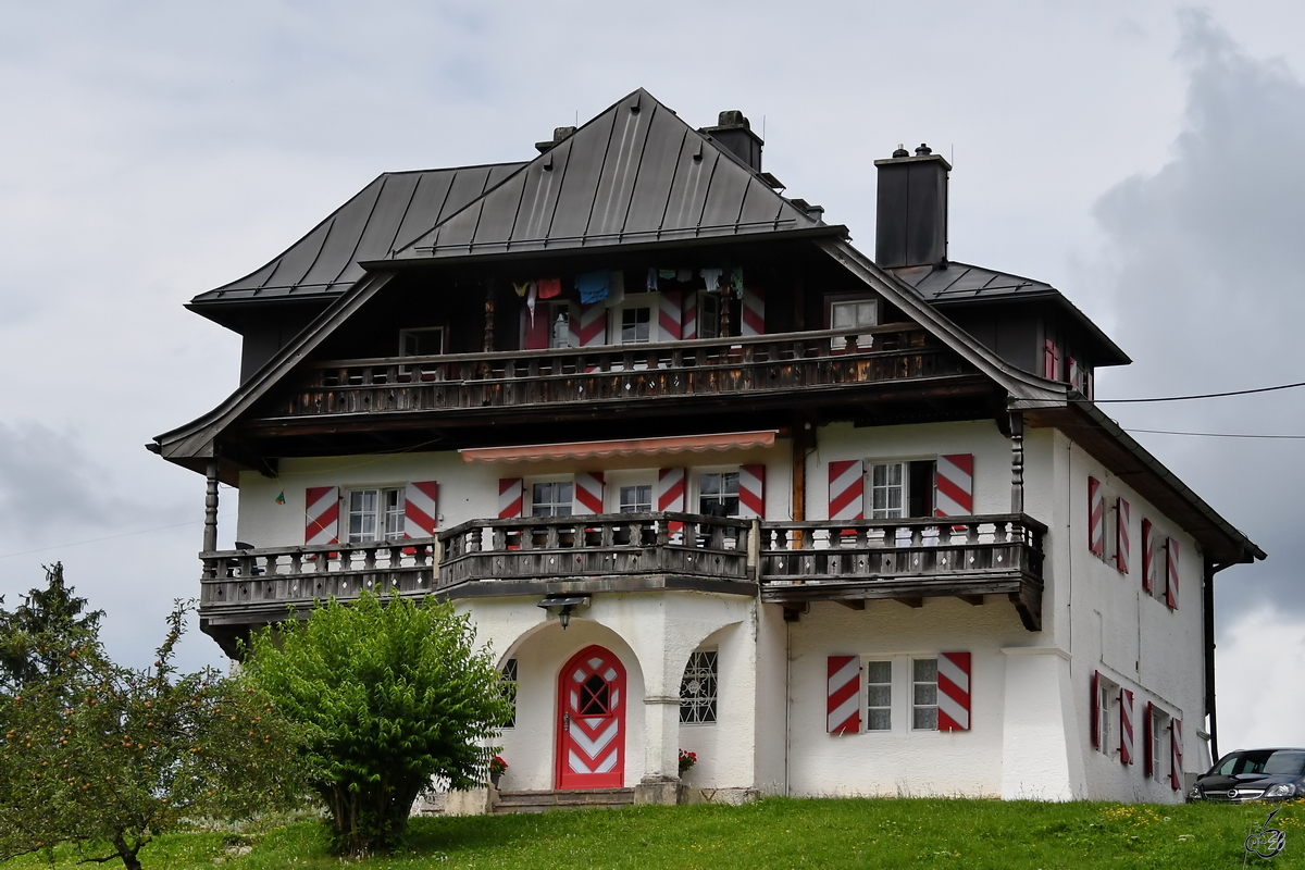 Ein schönes Haus in den Bergen. (Berchtesgaden, August