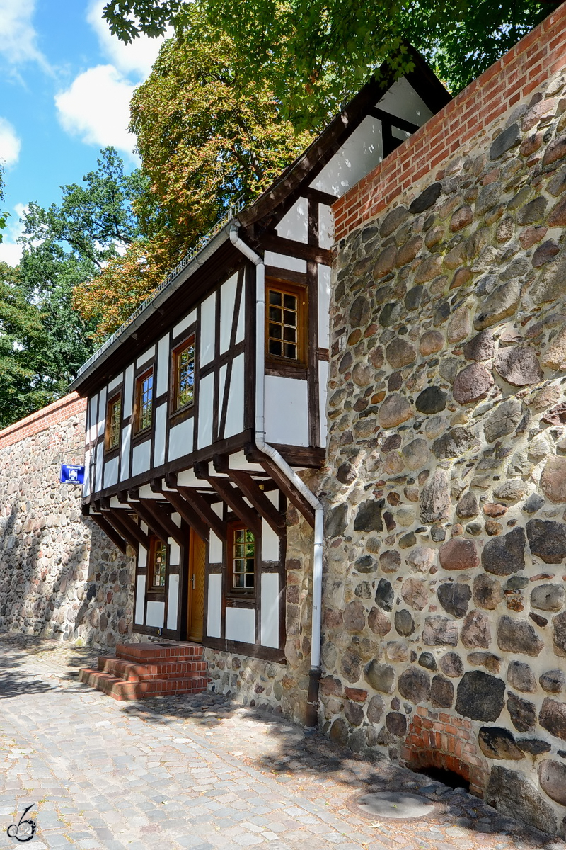 Ein in die Stadtmauer von Neubrandenburg integriertes Wiekhaus. (August 2013)