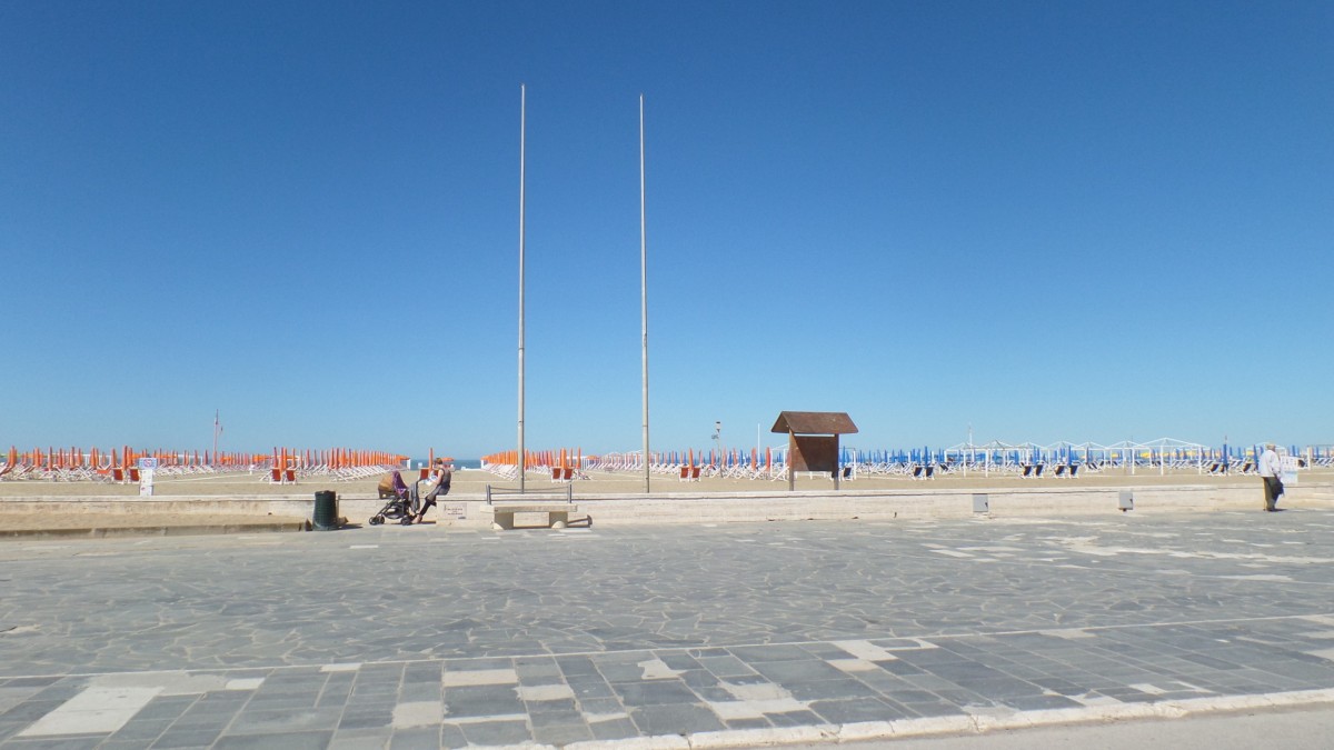 ein  Strandabschnitt in Viareggio, Foto am 14.5.2014
