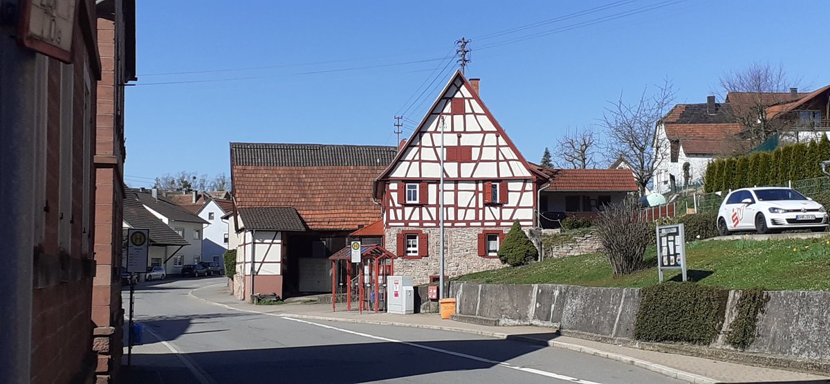 Ein Stck weiter zur Dorfmitte hin ist das ebenfalls eine Aufnahme von der Kurfrstenstrae in Lohrbach im Neckar-Odenwald-Kreis  am 23.3.2020 aufgenommen. 