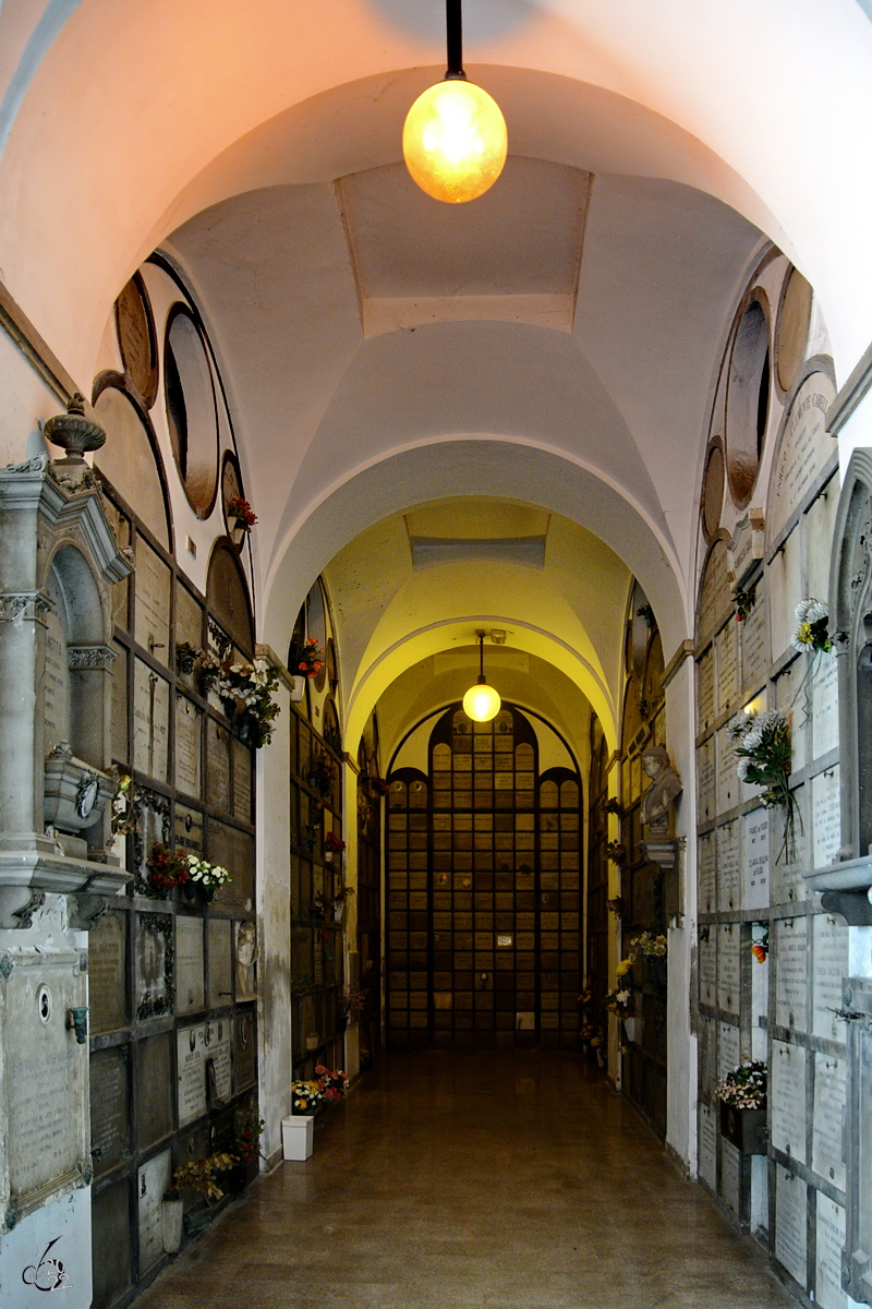 Ein Teil des Kolumbariums im 1866 erffneten Zentralfriedhofes (Cimitero Monumentale) von Mailand. (Juni 2014)