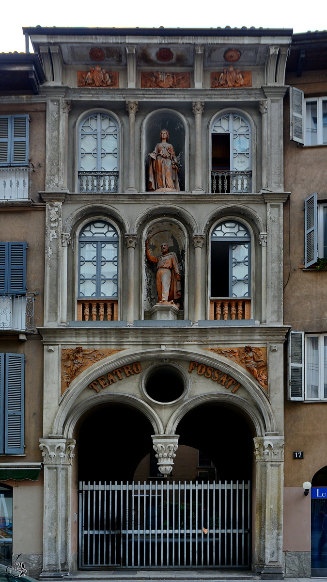 Ein Teil der Fassade des Teatro Fossati, einem 1859 erffneten historischen Theatergebude in Mailand. (Juni 2014)