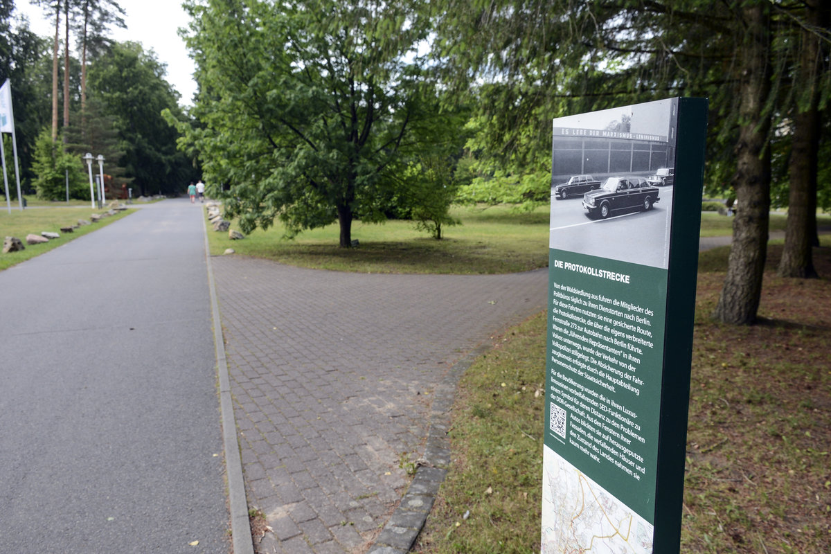 Ein Teil der sogenannten Protokollstrecke in der Waldsiedlung Wandlitz bei Beinau in Brandenburg. So nannte man den Weg der Politbromitglieder von ihrem Wohnsitz Wandlitz zum Sitz des Zentralkomitees der SED in Ostberlin. Aufnahme: 9. Juni 2019.