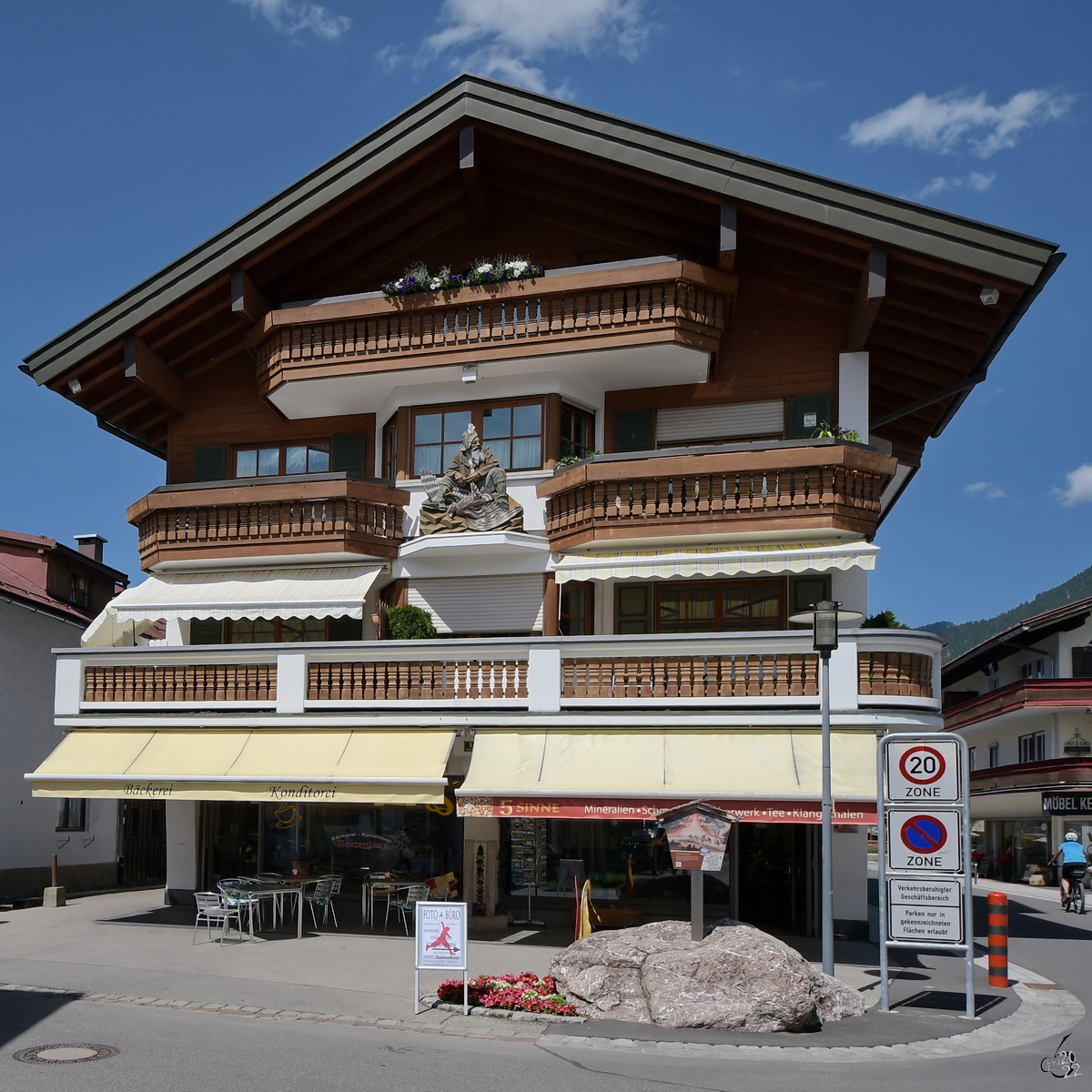 Ein typisch bayrisches Haus in Oberstdorf. (Juli 2017)