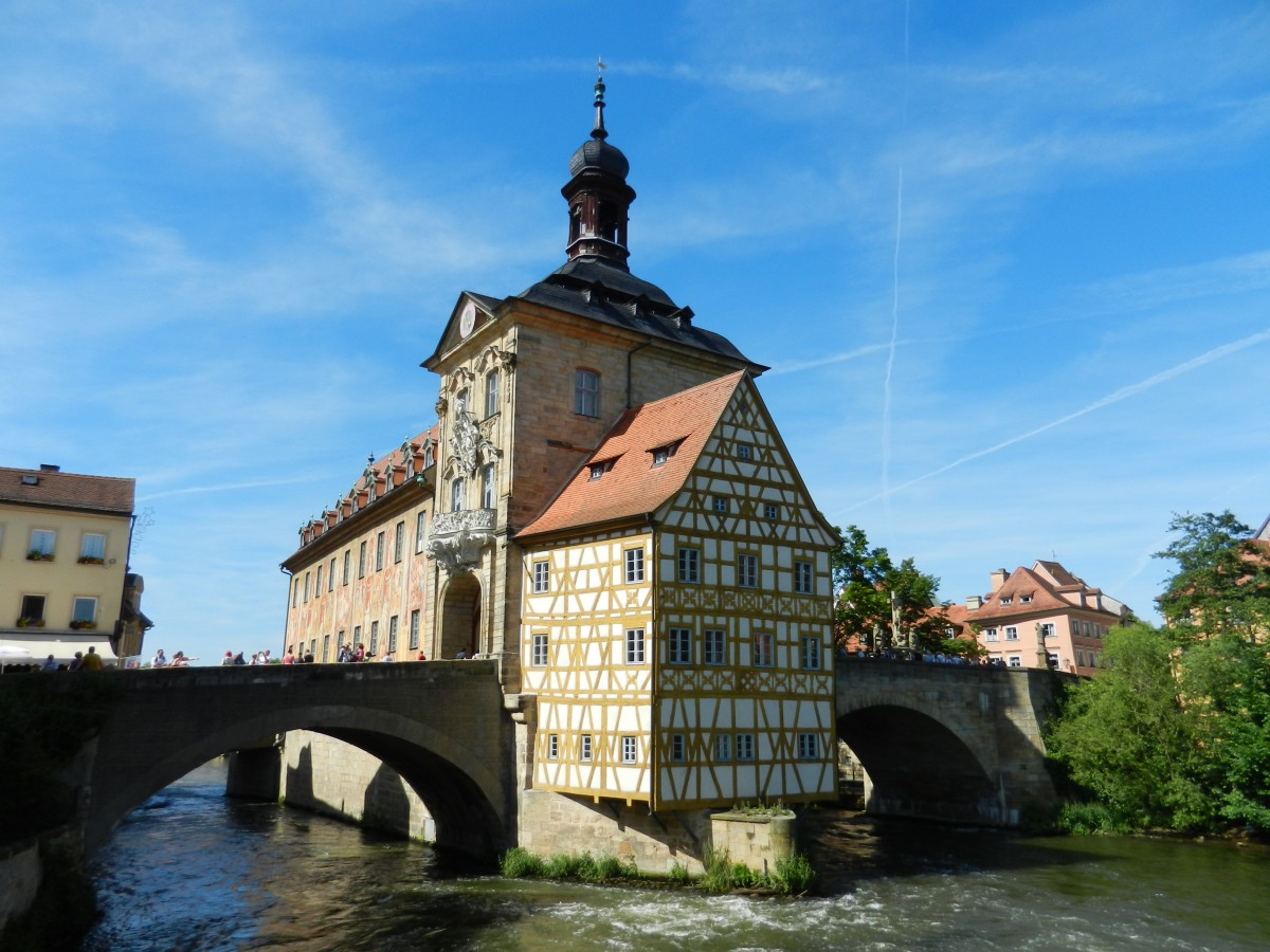 Ein Wahrzeichen Bambergs, das alte Rathaus an der Regnitz, aufgenommen am 07.06.2014
