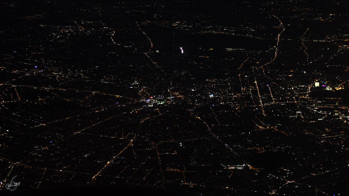 Ein wunderschnes Ausflugs-Wochenende geht mit einem letzten Blick auf Berlin zu Ende. Beim genauerem Hinsehen kann man in der Mitte des Bildes den Fernsehturm erkennen. (April 2018)