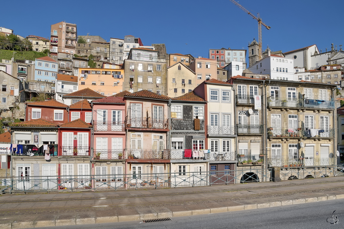 Eine fr Porto typische Huserreihe. (Januar 2017)