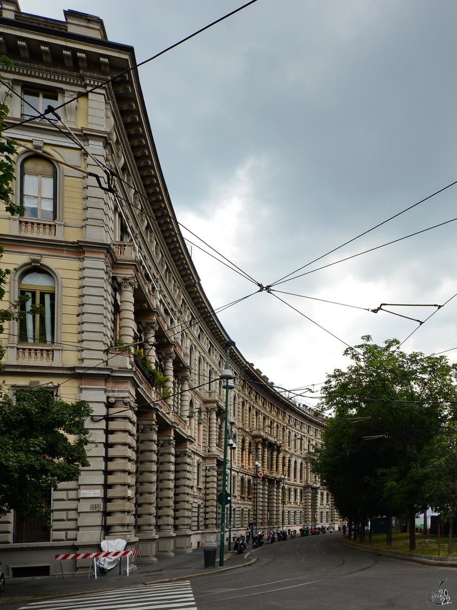 Eine Huserreihe im Zentrum von Mailand. (Juni 2014)