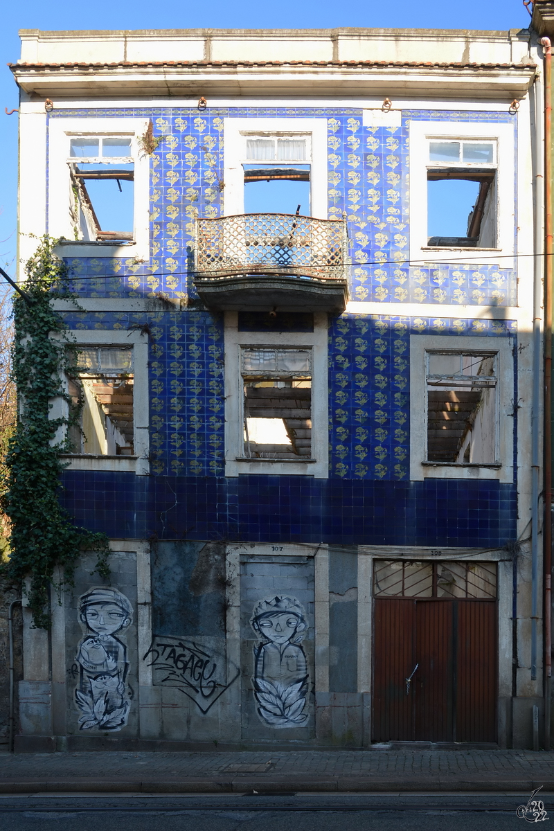 Eine Hausruine in Porto. (Januar 2017)