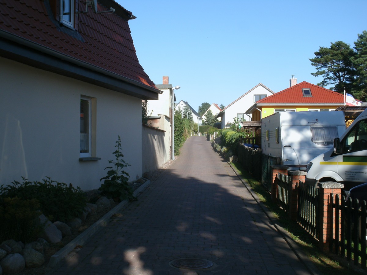 Eine kleine Seitenstrae im Dorf Seedorf am 25.August 2013.