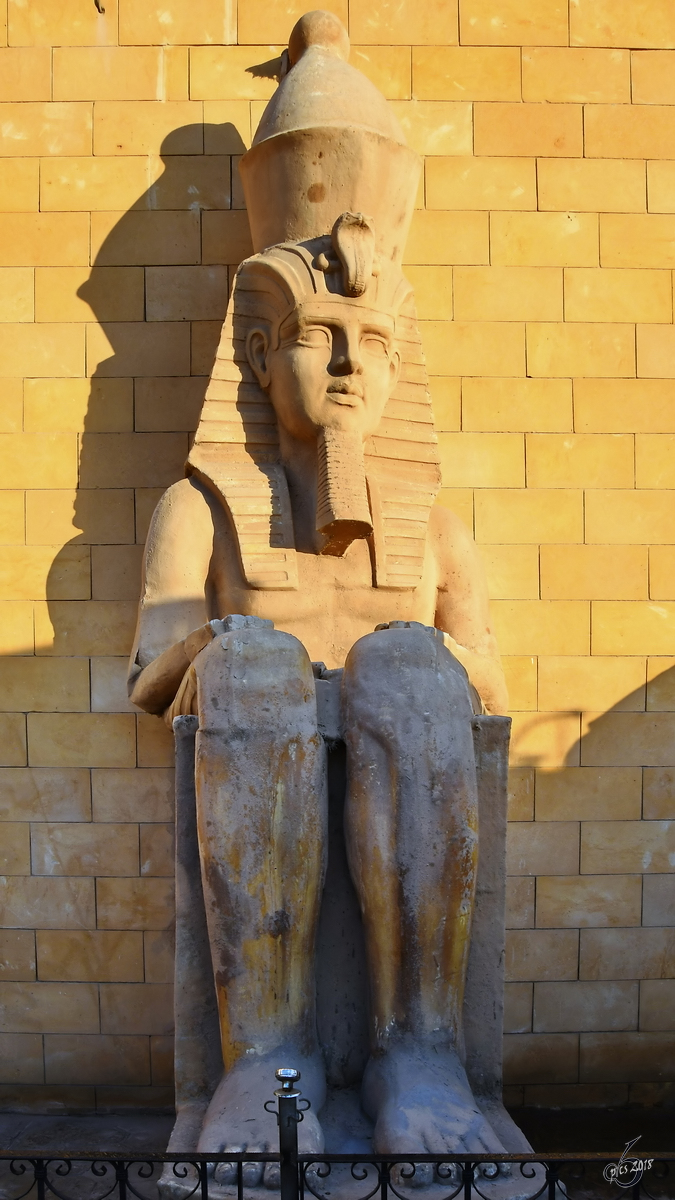 Eine Pharaoh-Statue in einem Einkaufszentrum in Dahab. (Dezember 2018)