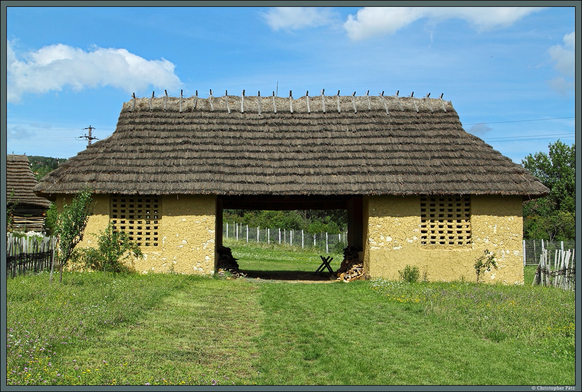 Eine Scheune aus der Region Nordungarn im Ungarischen Freilichtmuseum Skanzen bei Szentendre. (16.08.2014)