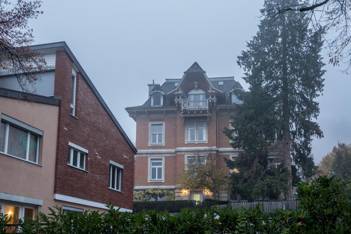 Eine schne Villa (alpenlndischer Stil) in Zrich Hottingen (November 2018).