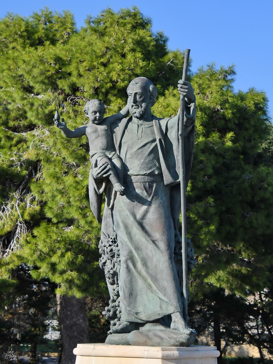 Eine Statue von Josef mit dem Jesuskind in Mdina. (Oktober 2017)