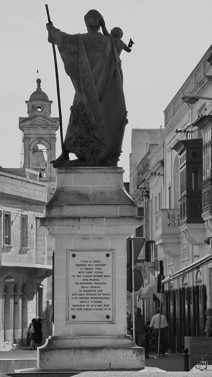 Eine Statue von Josef mit dem Jesuskind wacht ber Rabat. (Oktober 2017)