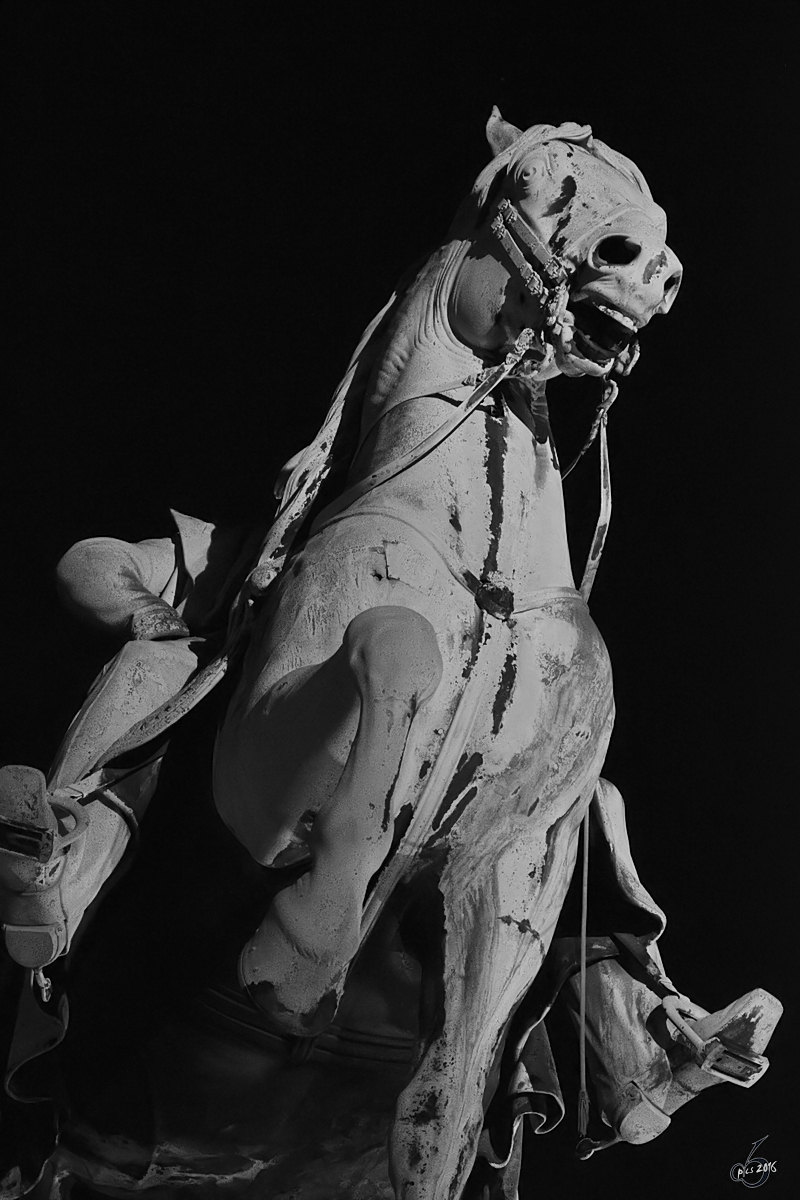 Eine Statue von Kaiser Wilhelm I. an der sdlichen rechtsrheinischen Rampe der Hohenzollernbrcke. (Kln, Oktober 2011)