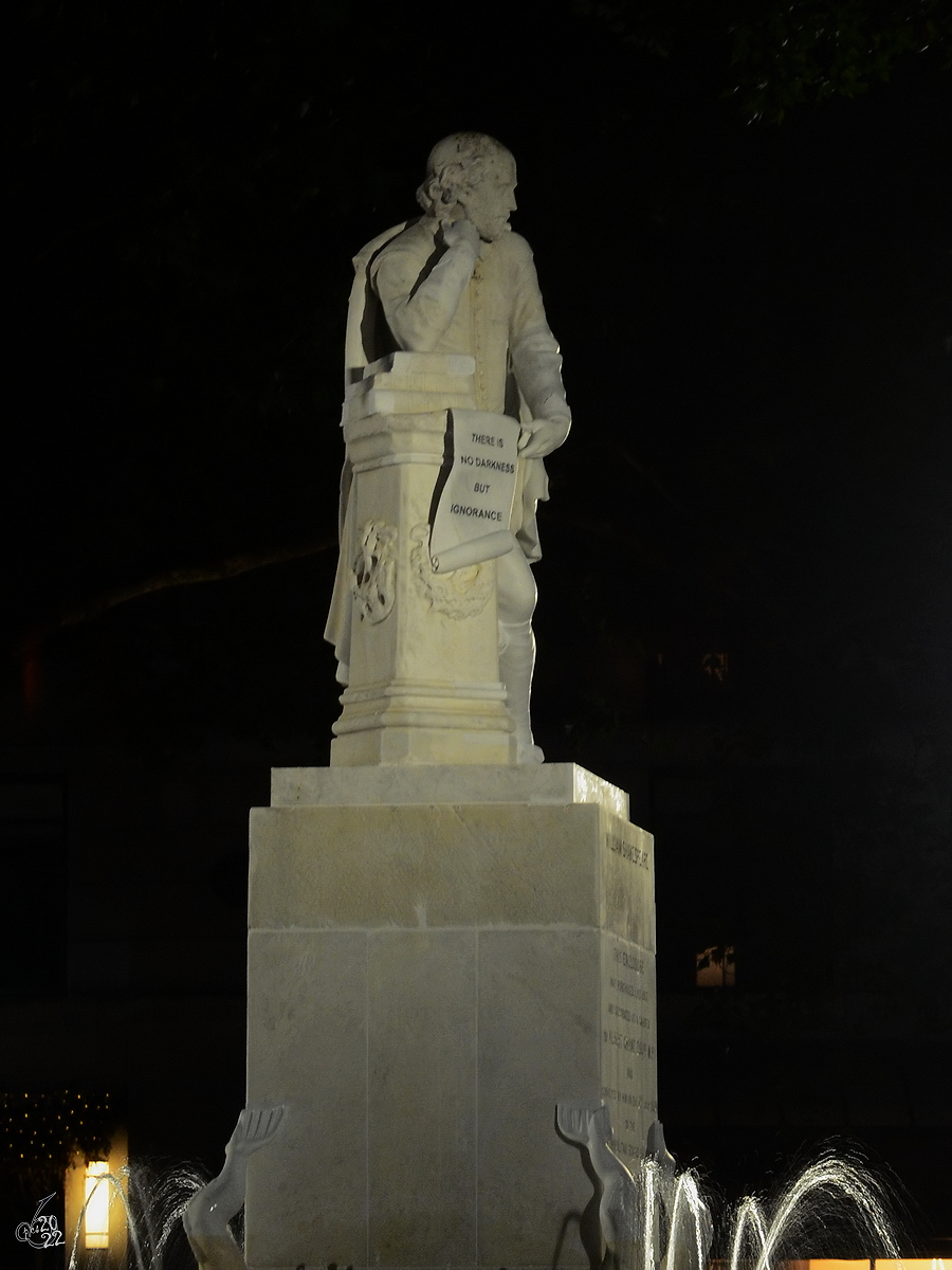 Eine Statue von William Shakespeare am Leicester Square in London. (September 2013)