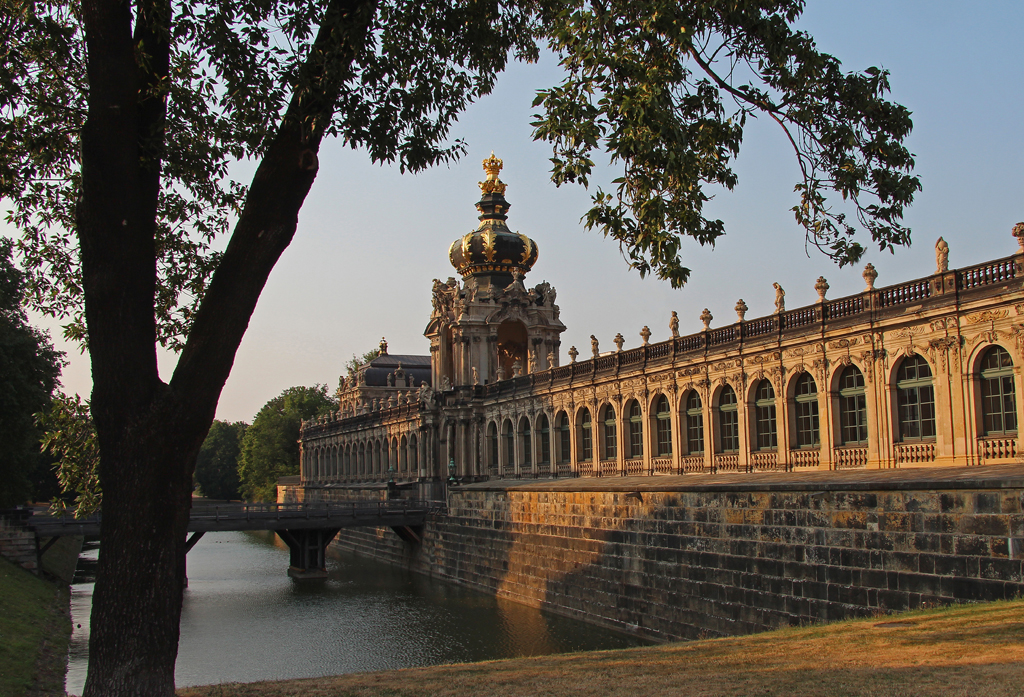 Eine der Top-Sehenswrdigkeiten in Dresden ist der Zwinger, hier im August 2015.