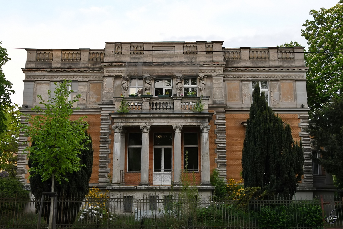 Eine der vielen Villen Ende April 2018 in Potsdam.