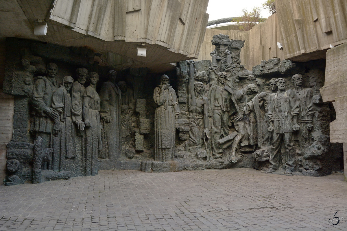 Eine weiteres Figurenrelief im nationalen Museum der Geschichte der Ukraine im Zweiten Weltkrieg.  