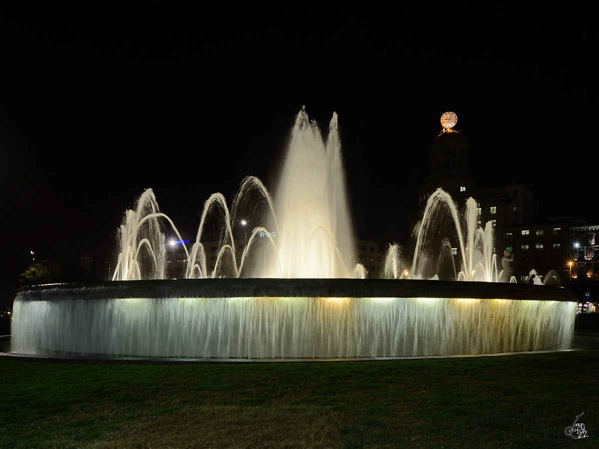 Einer der Brunnen auf dem in den Jahren von 1902 bis 1929 entstandenen Katalonienplatz (Plaa de Catalunya). (Barcelona, Februar 2012)