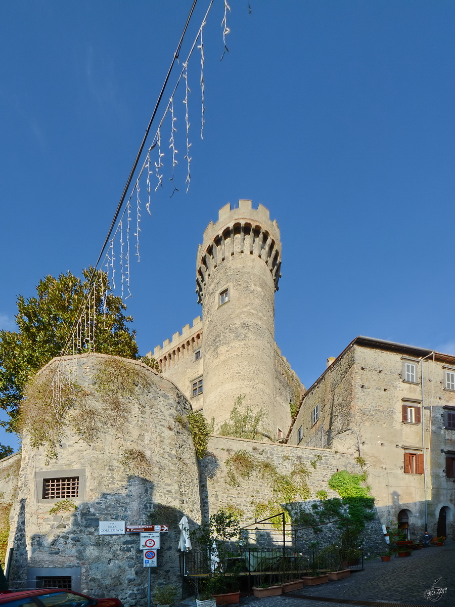 Einer der drei Trme des Castello Orsini-Odescalchi. (Bracciano, Dezember 2015)