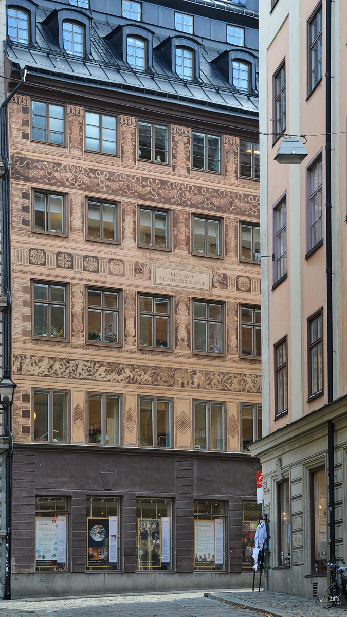 Einer kunstvoll gestaltete Huserfassade in der Vsterlnggatan. (Stockholm, Oktober 2011) 