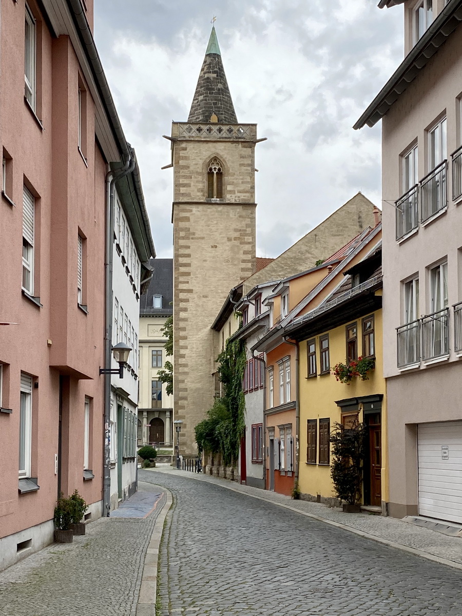 Einer der vielen - 26 - Kirchtrme ohne Anbau in Erfurt am 29. August 2020.