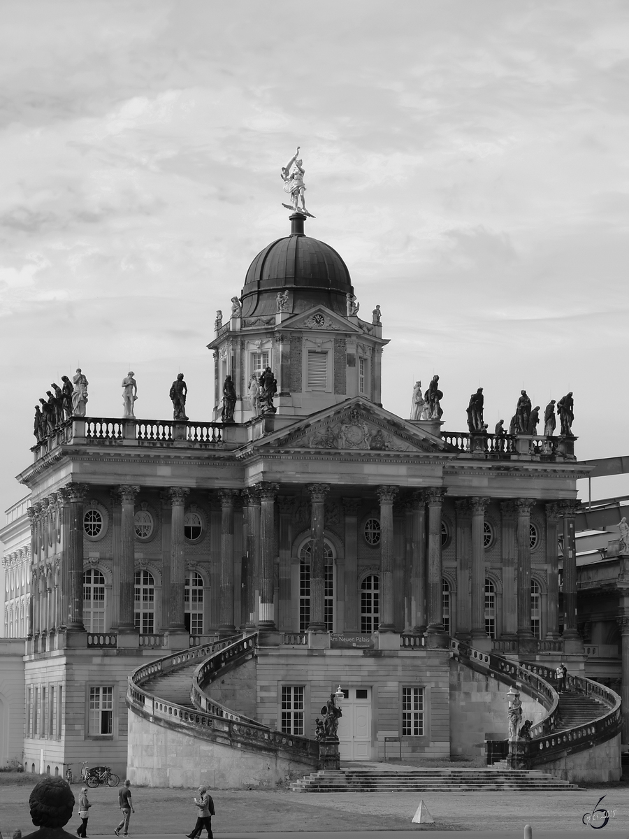 Eines der beiden Communs am Neuen Palais im Park Sanssouci. (Potsdam, September 2012)