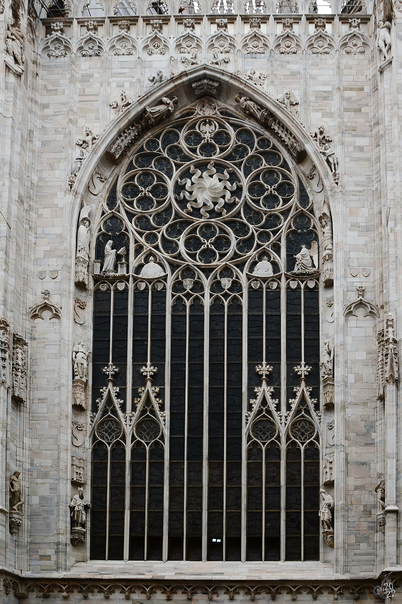 Eines der groen Hauptfenster des Mailnder Doms. (Juni 2014)