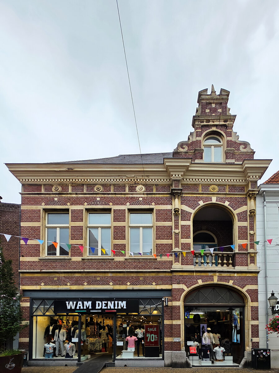 Eines der vielen Geschftsgebude in der Innenstadt von Venlo. (September 2025)