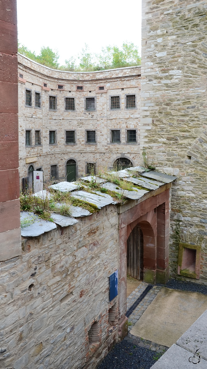 Eines der vielen Portale in der Festung Ehrenbreitstein. (Koblenz, September 2013)