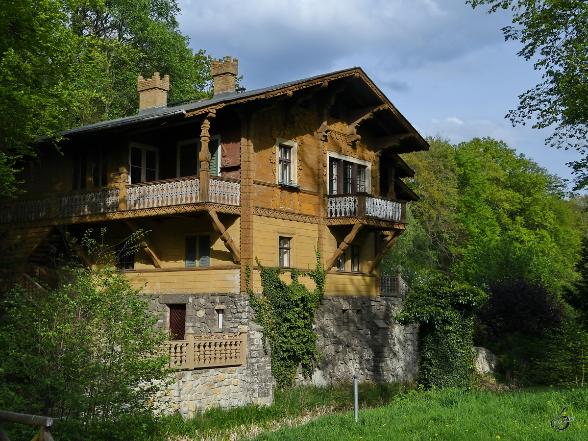 Eines von zehn in der Zeit von 1863 bis 1867 im Schweizer Stil errichteten Huser in Klein-Glienicke. Heute sind nur noch vier Huser erhalten.