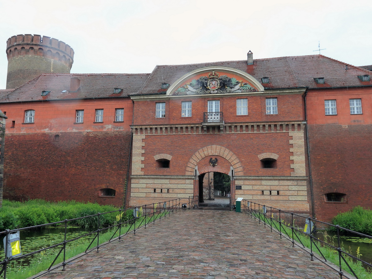 Eingang in die Zitadelle Berlin Spandau am 15. Juni 2016, im Hintergrund der Juliusturm.