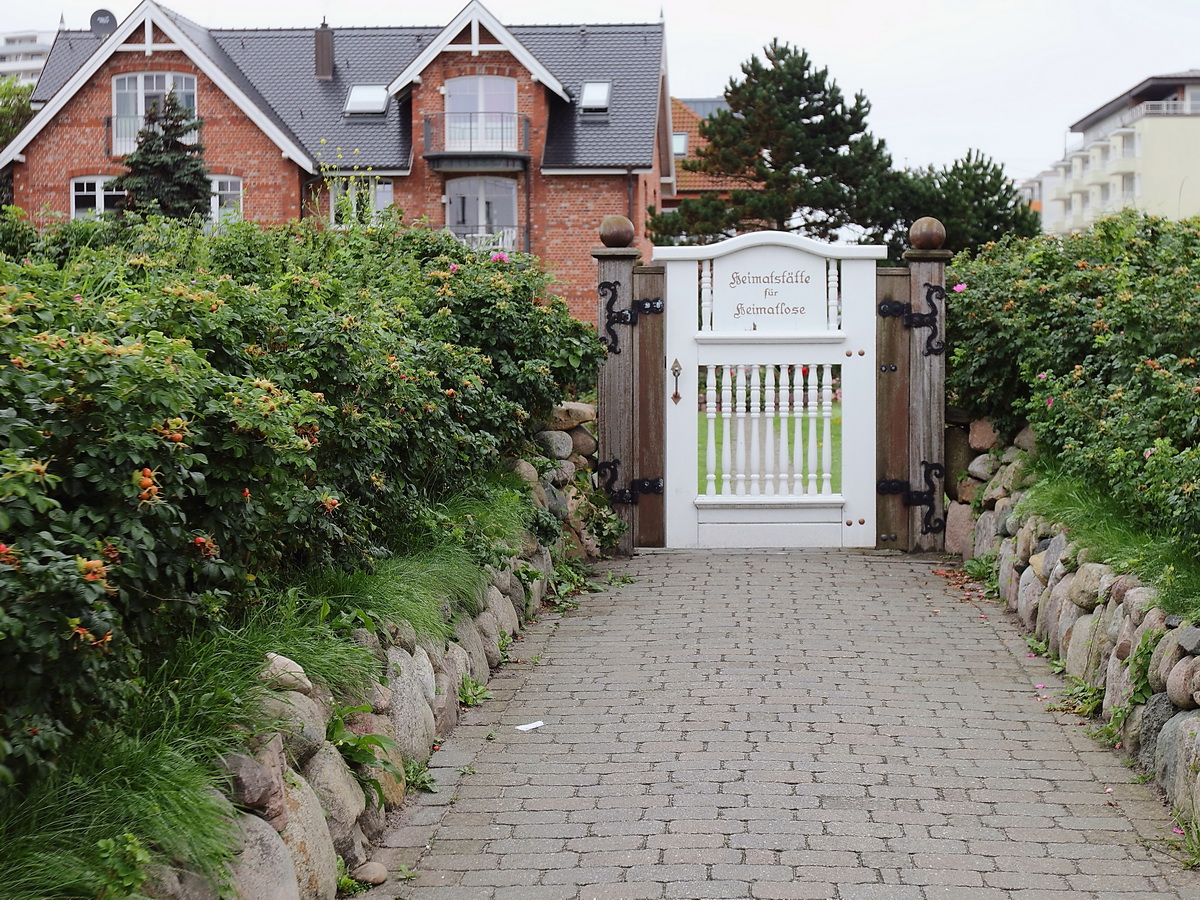 Eingang zum Friedhof der Heimatlosen in Westerland, gesehen am 19. Augsut 2015.