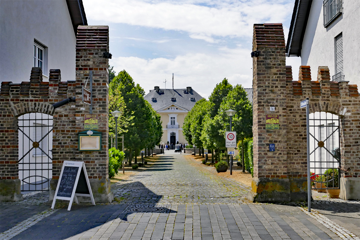 Eingang zum Golfclub Schloss Miel in Swisttal-Miel - 13.07.2018