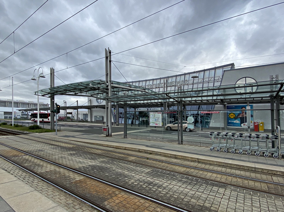 Eingang zum kleinen Flughafen Erfurt-Weimar am 26. August 2020.