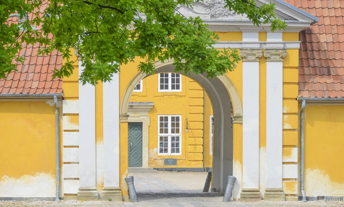 Eingangsportal zum Museum fr zeitgenssische Kunst in Roskilde. Aufnahme: 20. Juni 2023.