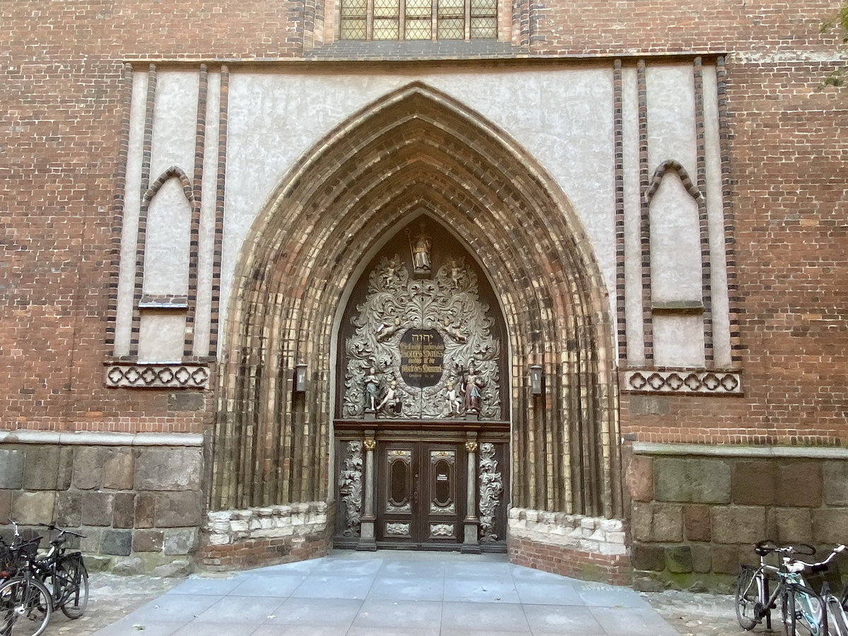 Eingangstr zur St.-Nikolai-Kirche in Stralsund  am 21. September 2020 in Stralsund.