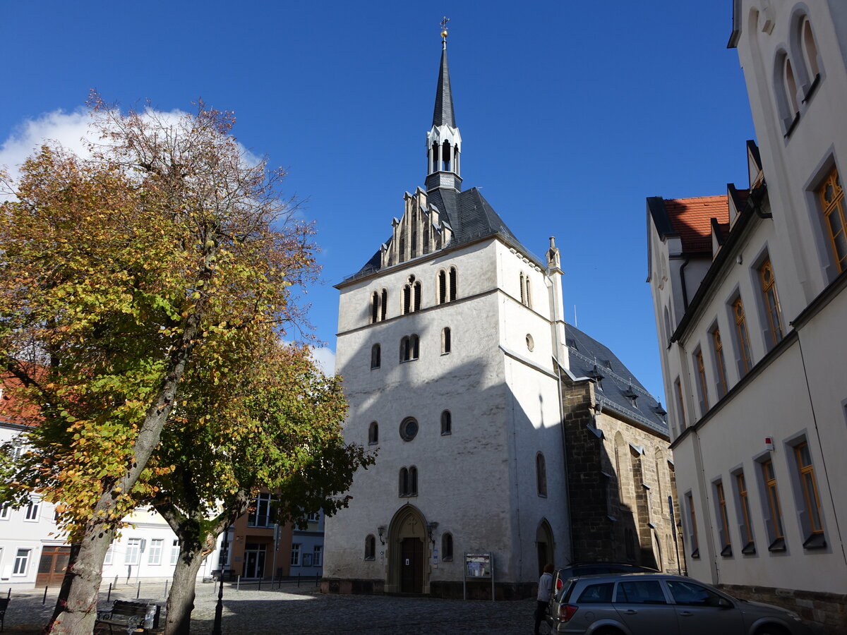 Eisenberg, evangelische Stadtkirche St. Peter, sptgotischer Chor von 1494, Kirchenschiff erbaut 1585 (22.10.2022)