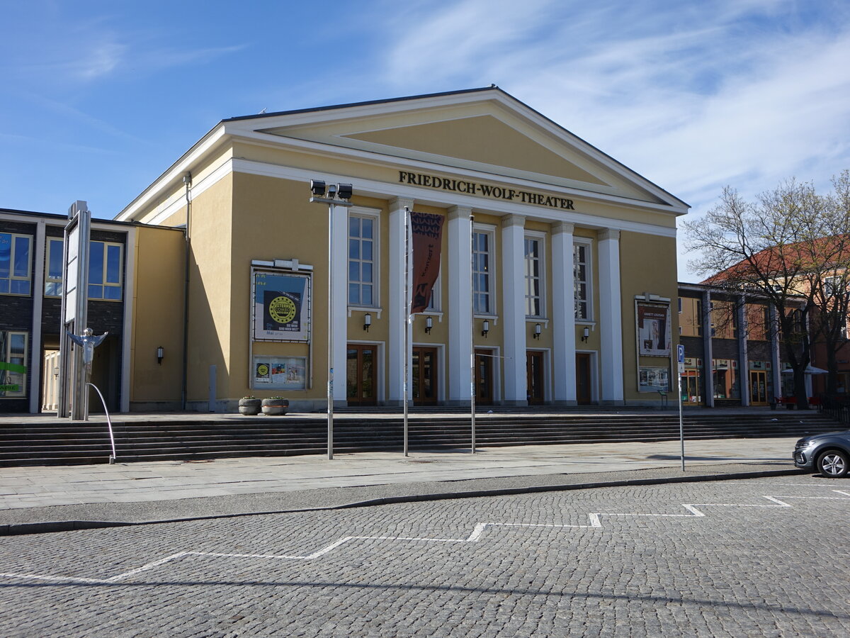 Eisenh�ttenstadt, Friedrich Wolf Theater in der Lindenallee, erbaut 1955 (04.04.2026)