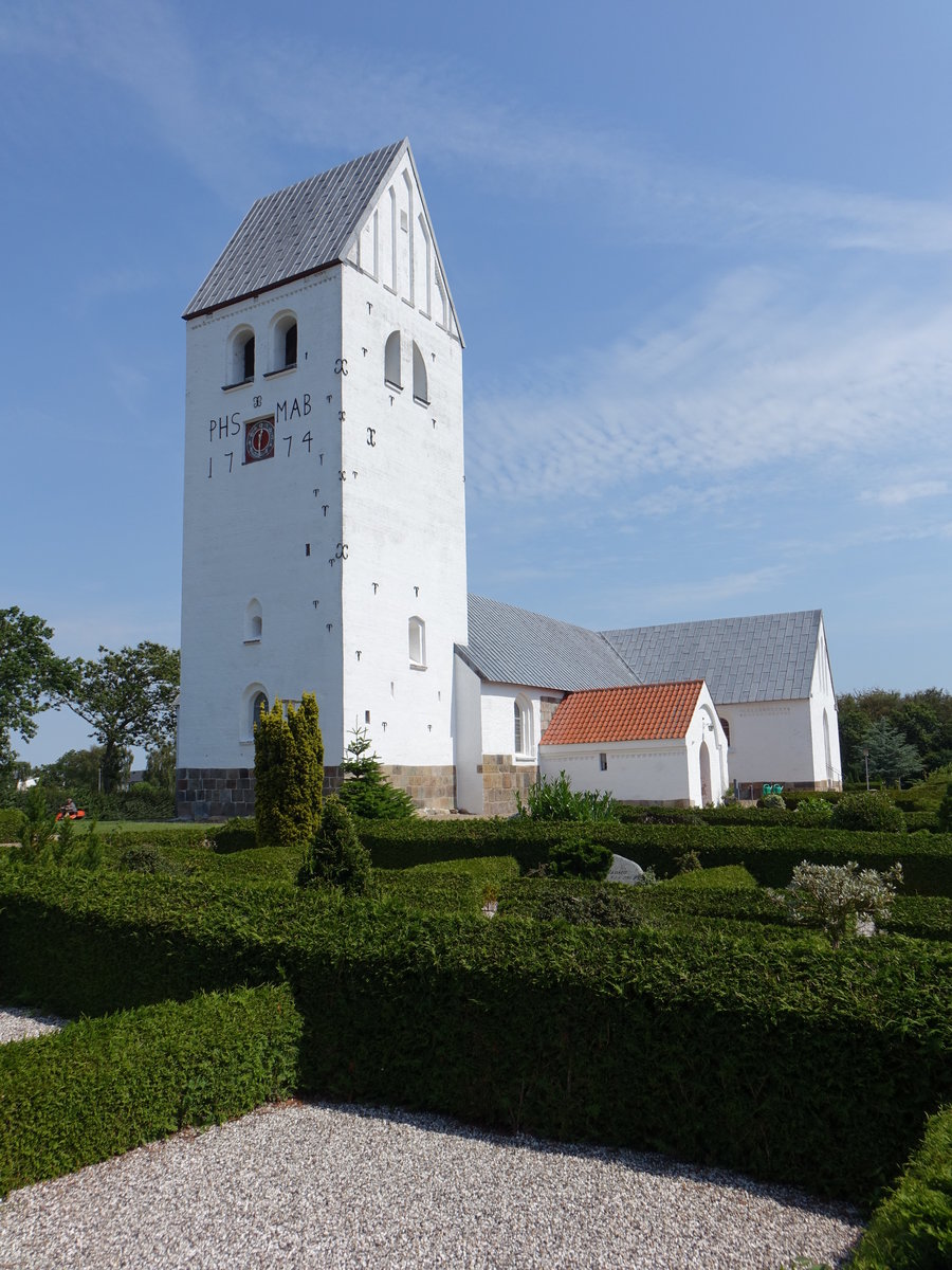 Ejsing, romanische Ev. Kirche, erbaut im 12. Jahrhundert (25.07.2019)