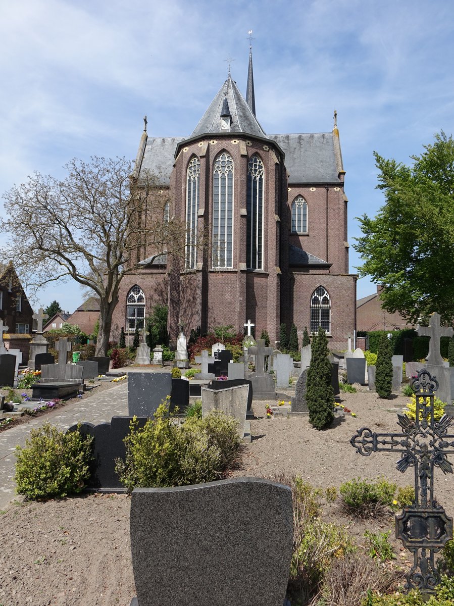Elshout, neugotische St. Johannes Kirche, erbaut von 1878 bis 1883 durch Architekt Van Tulder (06.05.2016)