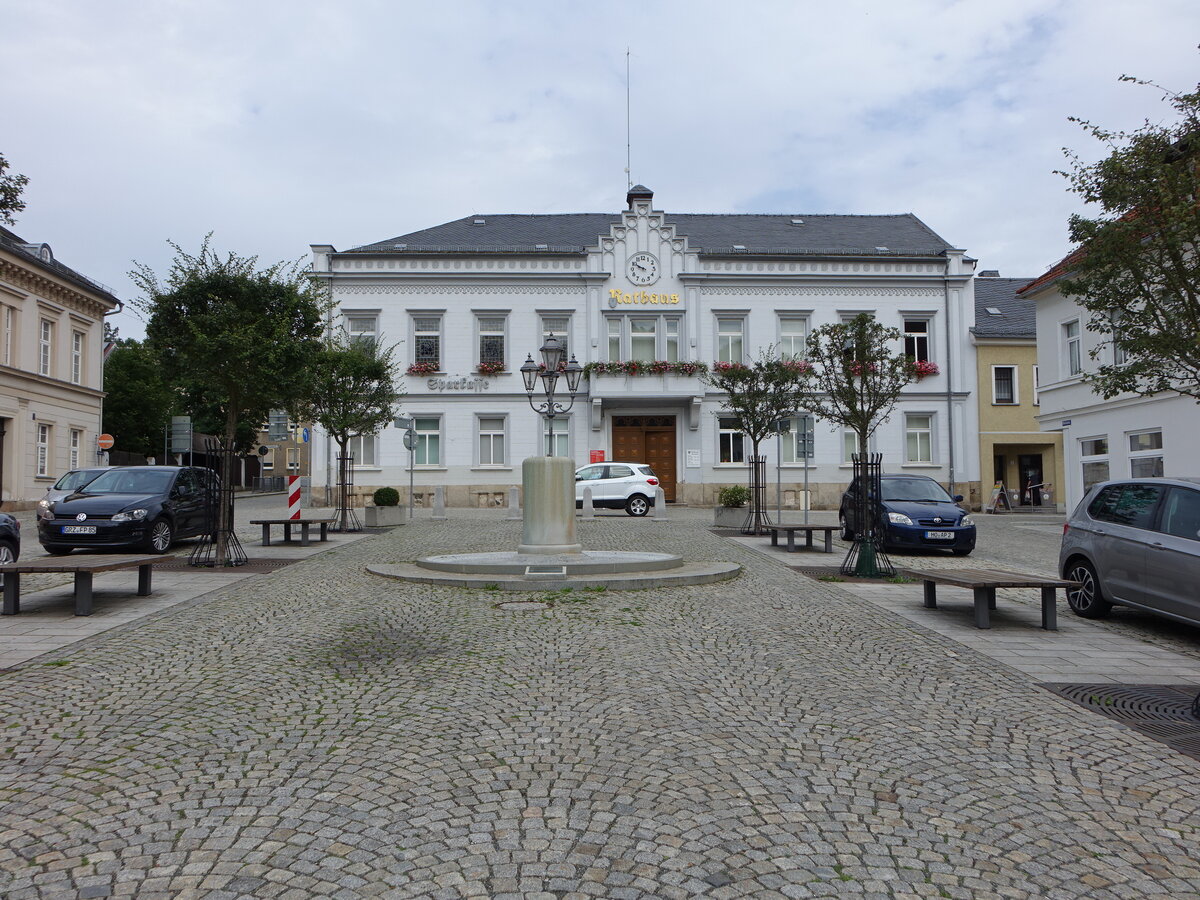 Elsterberg, Rathaus am Marktplatz, erbaut von 1842 bis 1843 (12.08.2023)