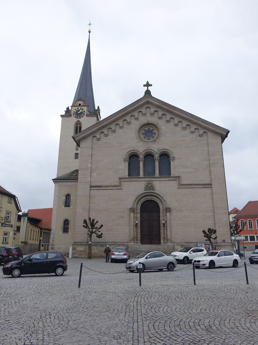 Eltmann, neuromanische Stadtpfarrkirche St. Michael am Marktplatz, erbaut von 1835 bis 1838 von Leo von Klenzes, Kirchturm sptgotisch (25.03.2016)