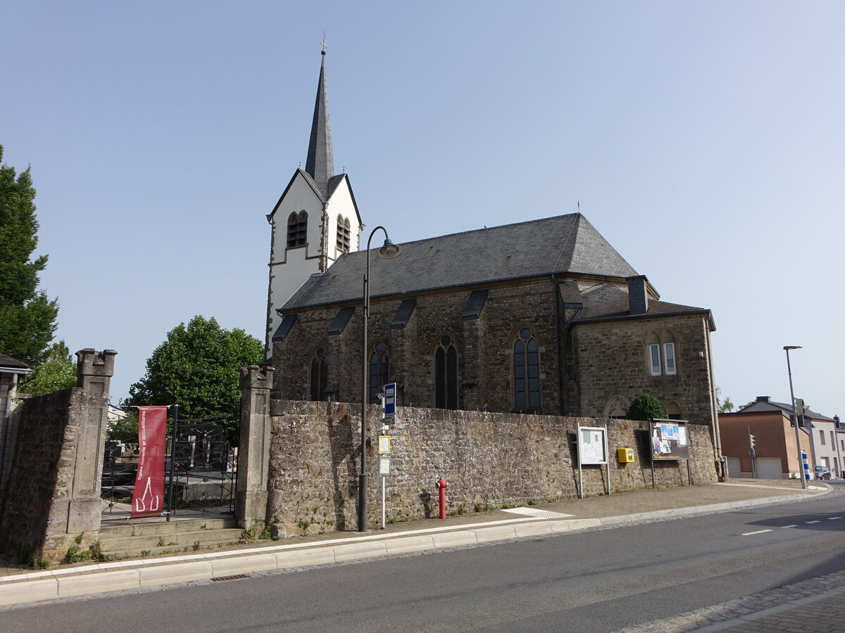 Elvange, Pfarrkirche Sainte Jean Baptiste in der Rue du Emerange (18.06.2022)