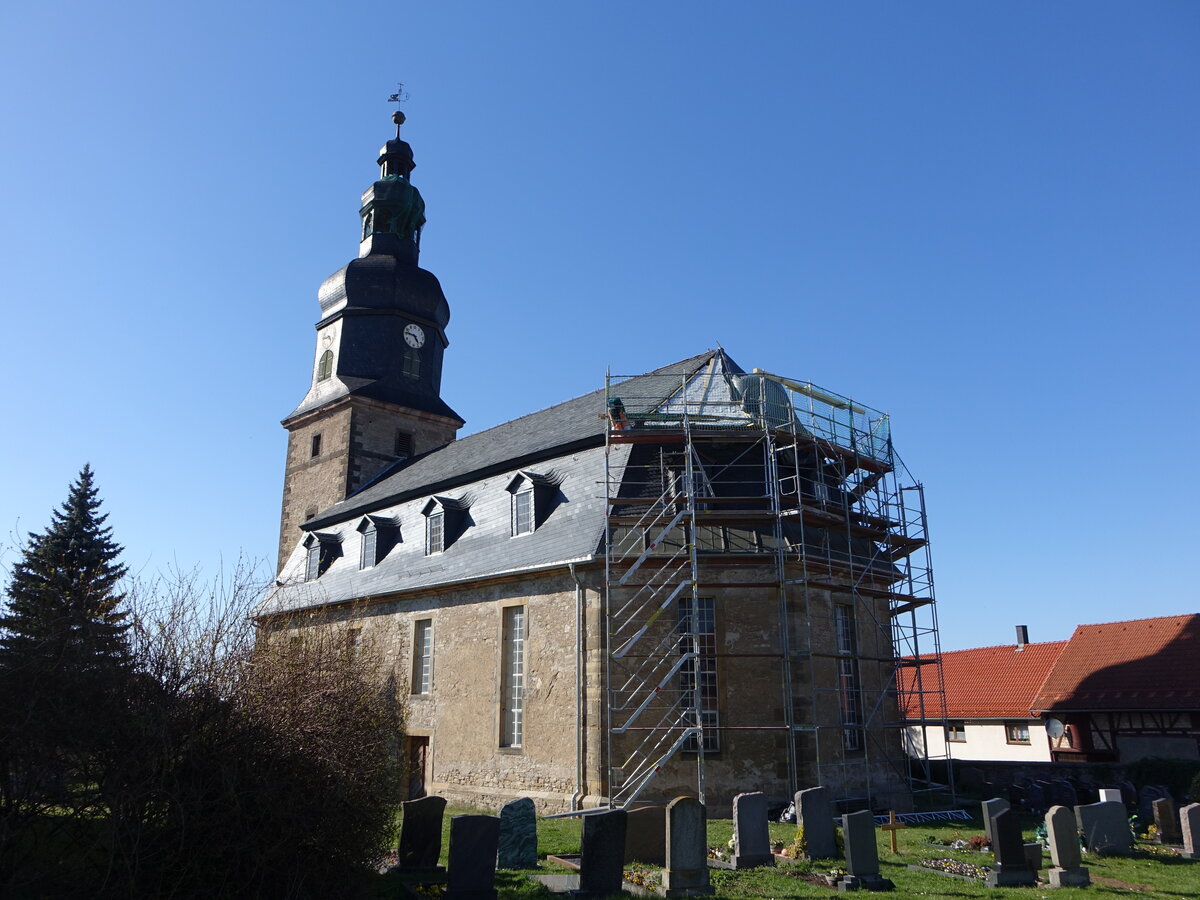 Elxleben, evangelische Pfarrkirche St. Peter und Paul, erbaut von 1722 bis 1725 (17.04.2022)