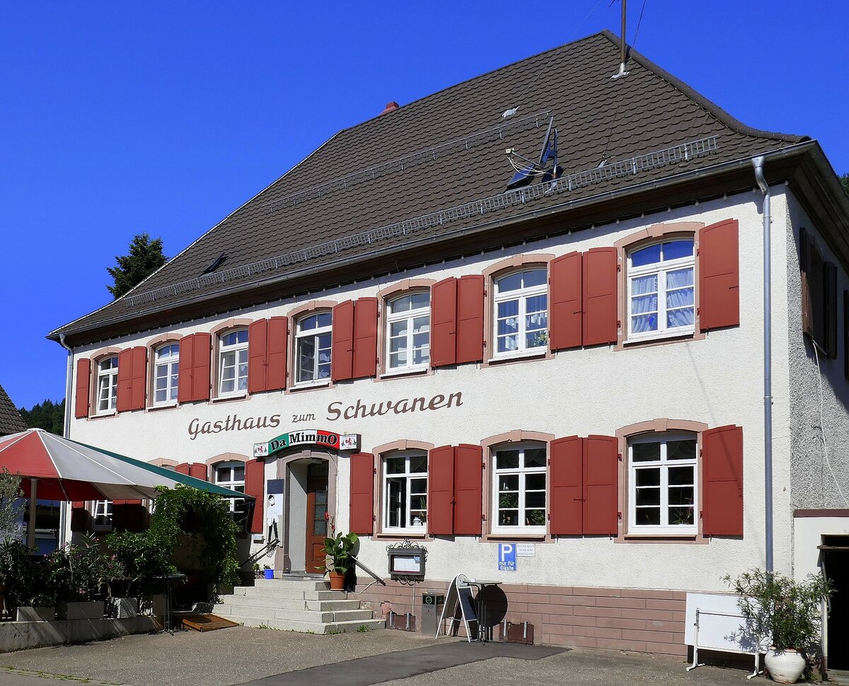 Elzach, Gasthaus zum Schwanen an der Hauptstrae, Juli 2022