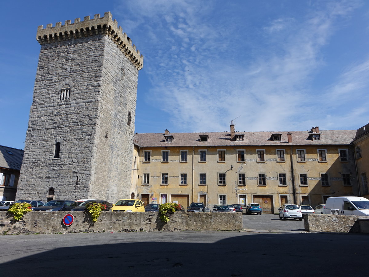 Embrun, Erzbischflicher Palais und Tour Brune, Donjon erbaut im 12. Jahrhundert (23.09.2017)